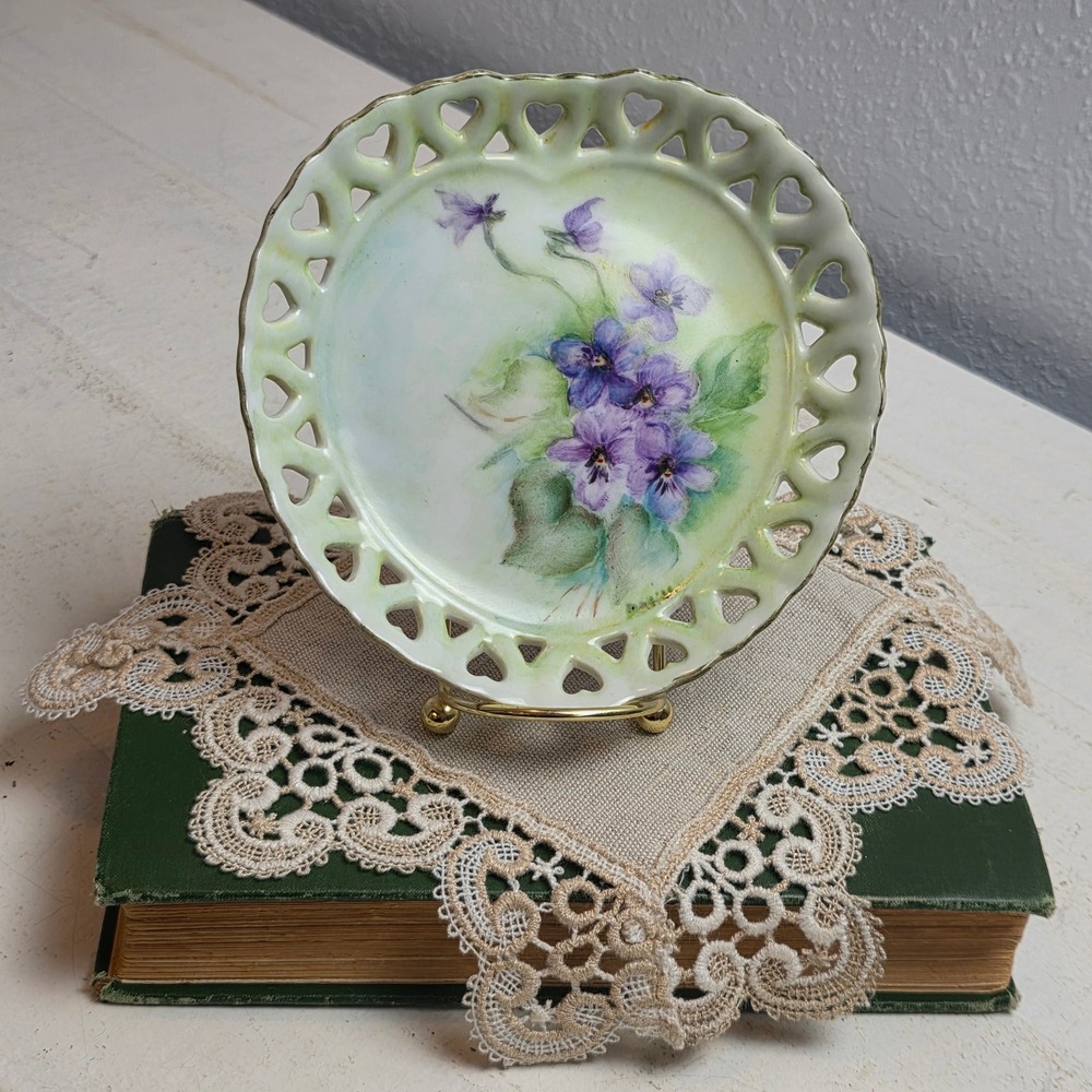 CLEARANCE 💲6️⃣Hand Painted Porcelain Violet Plate Reticulated Heart Border Gold